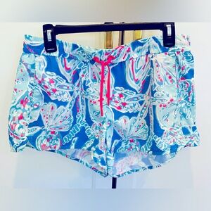 LILLY PULITZER LUXLETIC SHORTS IN BAY BLUE “INTO THE DEEP”, Size M •LIKE NEW•